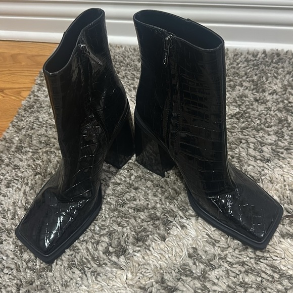 Sam Edelman Circus Women's Layla Black Croc-Embossed Ankle Boots - Picture 9 of 12